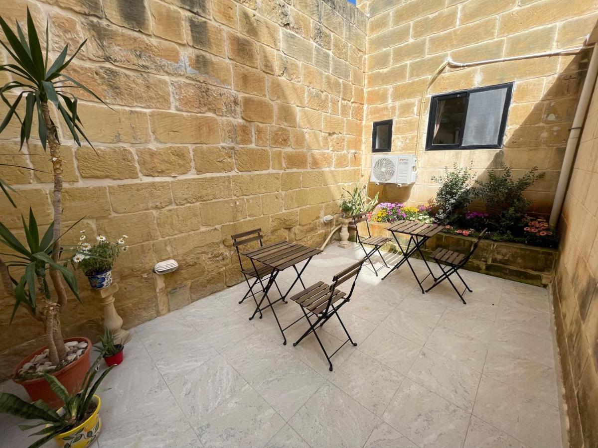 Penelope Townhouse Hotel Ghajn il-Kbira  Buitenkant foto