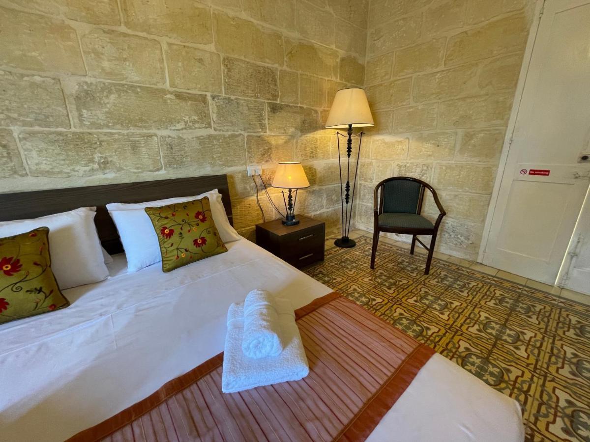 Penelope Townhouse Hotel Ghajn il-Kbira  Buitenkant foto