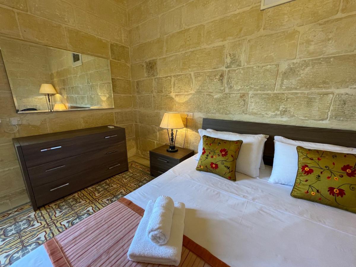 Penelope Townhouse Hotel Ghajn il-Kbira  Buitenkant foto