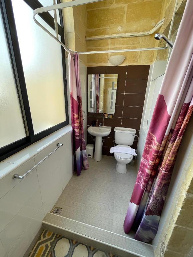Penelope Townhouse Hotel Ghajn il-Kbira  Buitenkant foto