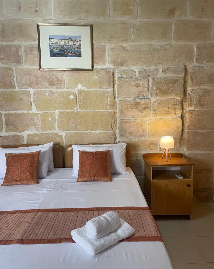 Penelope Townhouse Hotel Ghajn il-Kbira  Buitenkant foto