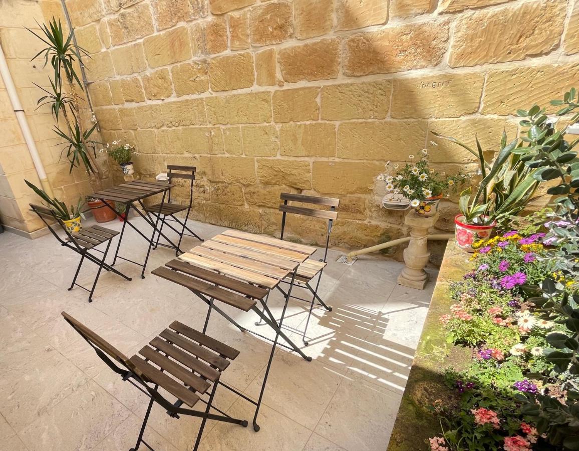 Penelope Townhouse Hotel Ghajn il-Kbira  Buitenkant foto