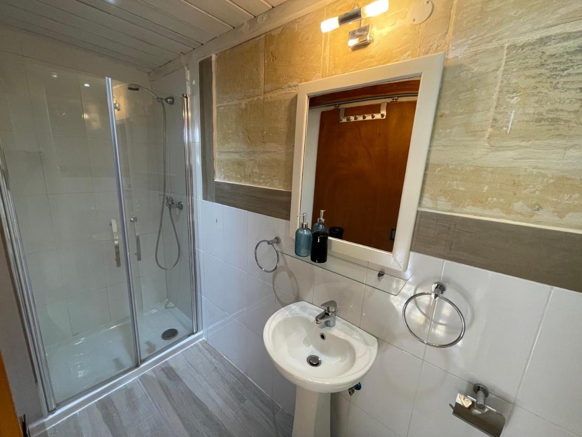 Penelope Townhouse Hotel Ghajn il-Kbira  Buitenkant foto